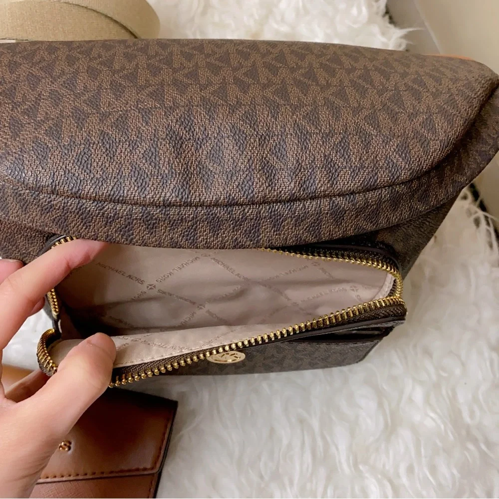 Michael Kors Maisie Large Logo 2-in-1 Sling Pack - Picture 5 of 14